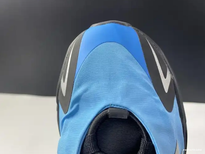 'Bright Boost Cyan' Yeezy 700 GZ3079 MNVN ADIDAS 0502